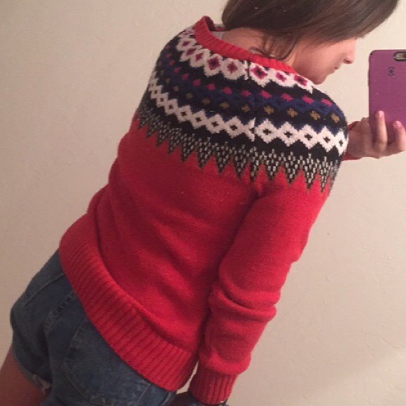 RED SWEATER - Picture 7 of 7